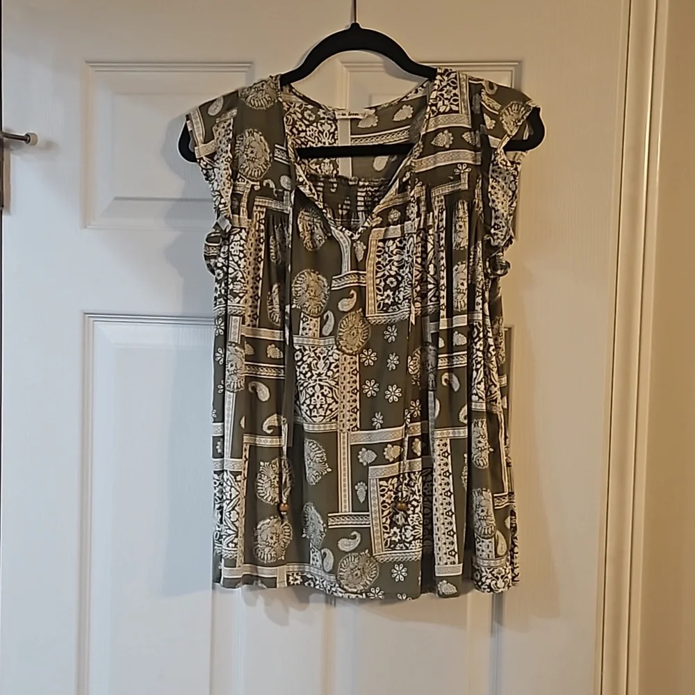 In Loom Flowy Top - Picture 1 of 4